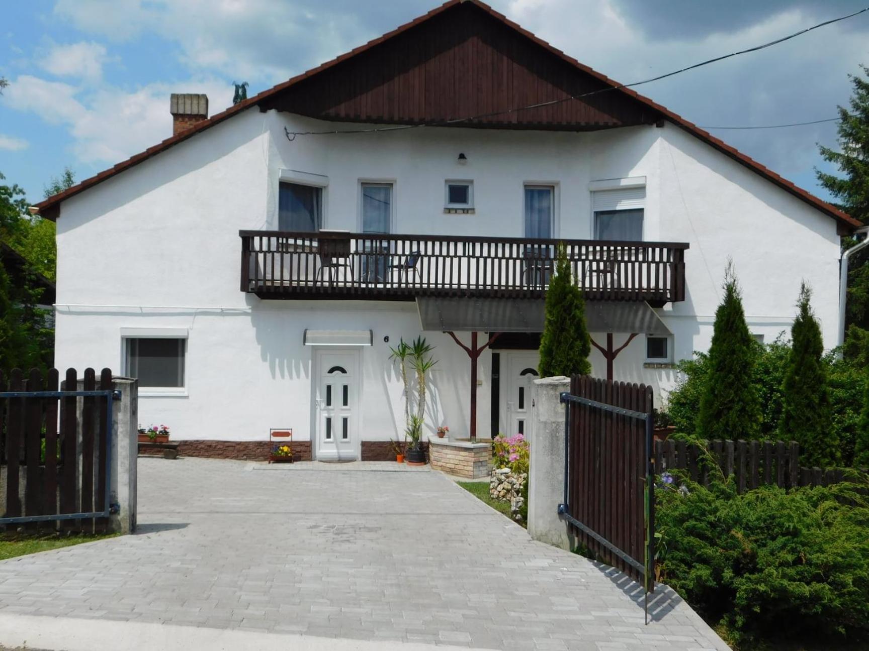 Fenyő Vendégház Paradsasvar Exterior foto